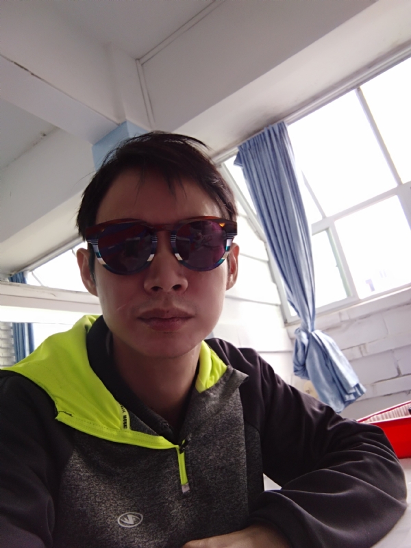 五华移民男的第一张照片--广东闪婚服务中心