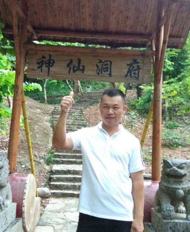 强仔的第一张照片--广东闪婚服务中心