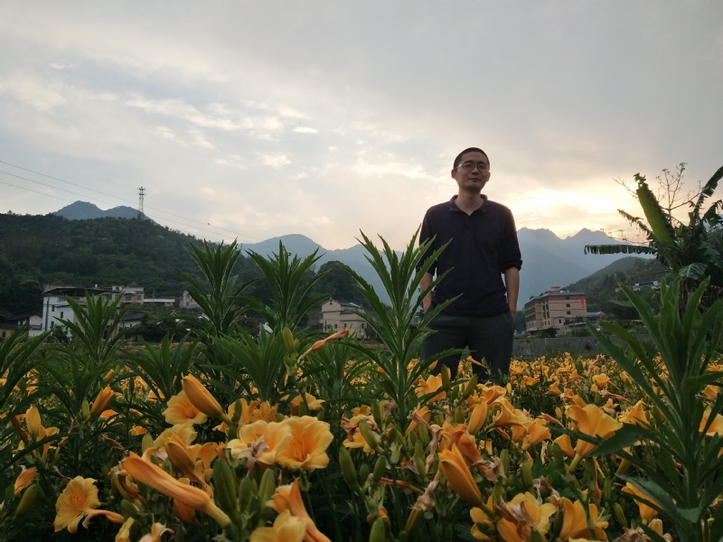 黄晓东的第一张照片--广东闪婚服务中心