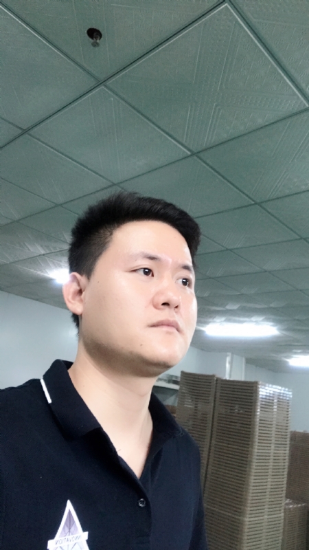 伟的第一张照片--广东闪婚服务中心
