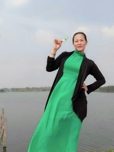 李梅的第二张照片--广东闪婚服务中心