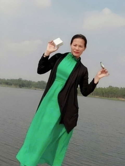 李梅的第三张照片--广东闪婚服务中心