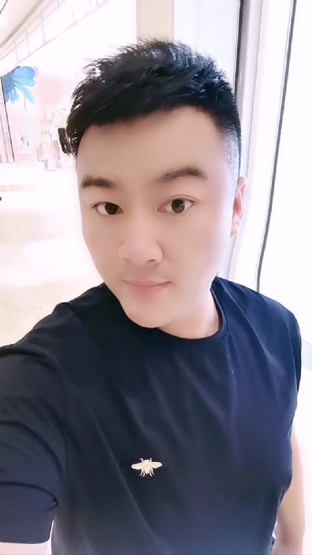 微风徐徐的第一张照片--广东闪婚服务中心