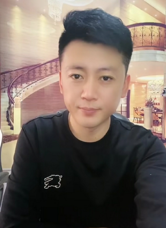 屋顶拾荒人的第三张照片--广东闪婚服务中心