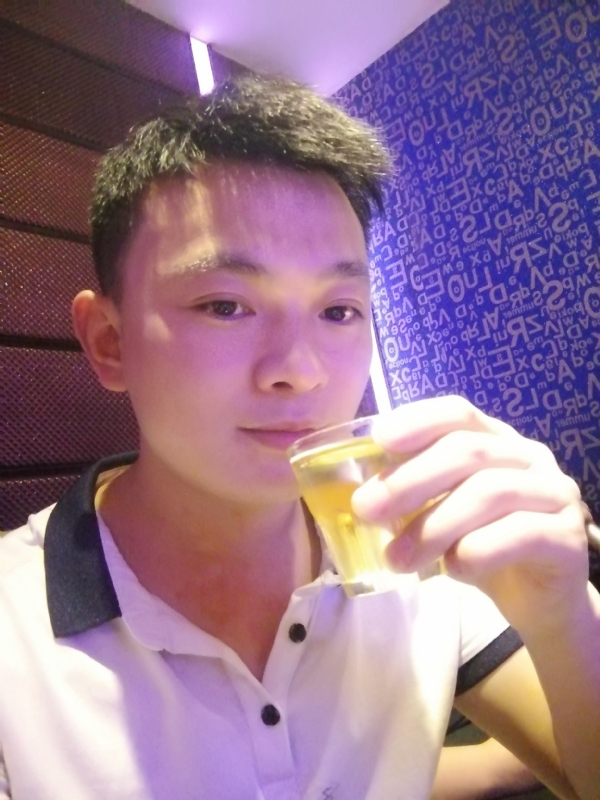 幸福的拥抱的第一张照片--广东闪婚服务中心