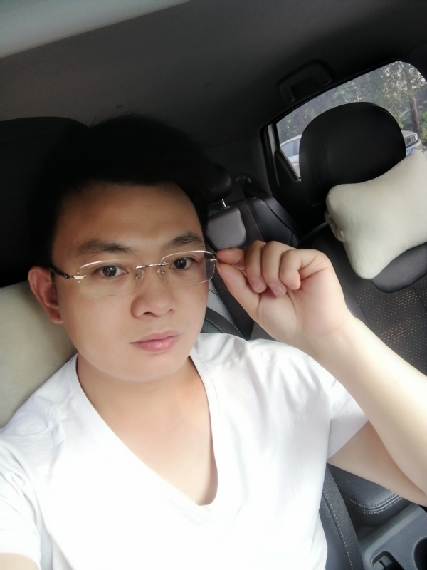 幸福的拥抱的第二张照片--广东闪婚服务中心