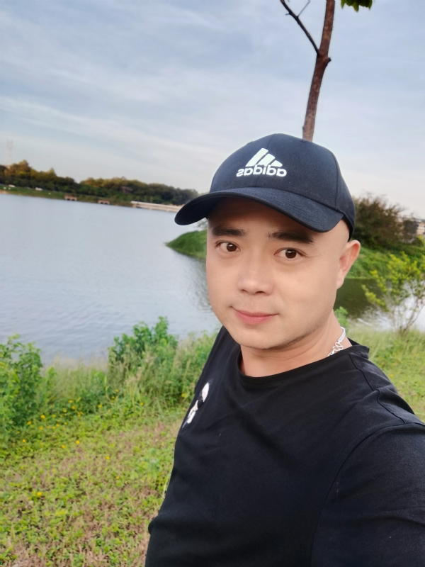 石头哥的第一张照片--广东闪婚服务中心