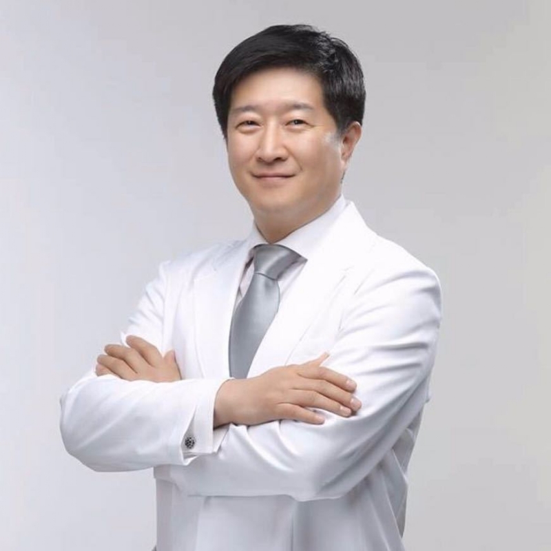 王伟的第一张照片--广东闪婚服务中心