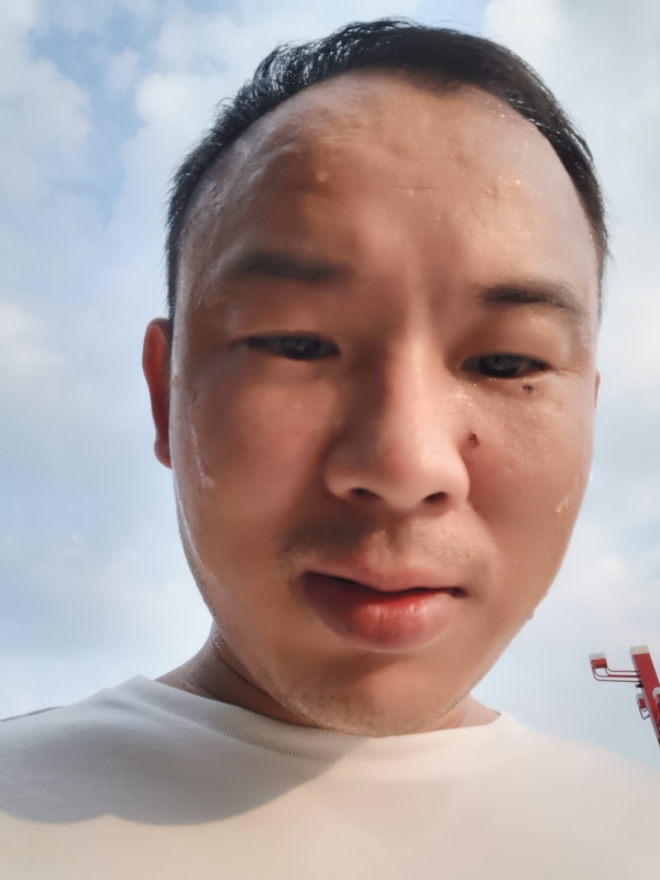 唐老鸭的第一张照片--广东闪婚服务中心