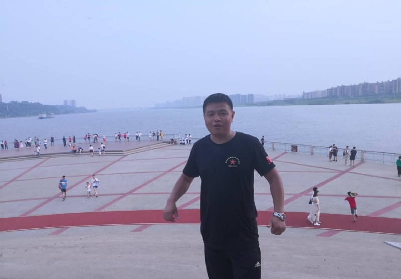 曾经心疼的我的第一张照片--广东闪婚服务中心