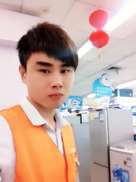罗自强的第一张照片--广东闪婚服务中心