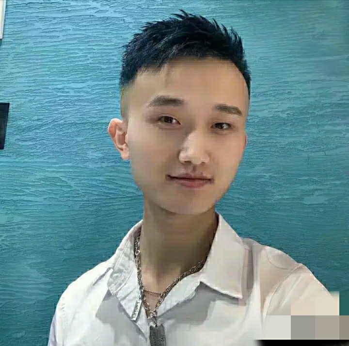 小哥哥的第一张照片--广东闪婚服务中心
