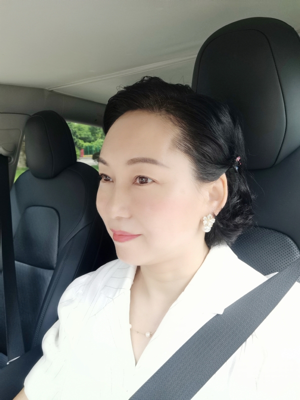艳阳天的第一张照片--广东闪婚服务中心
